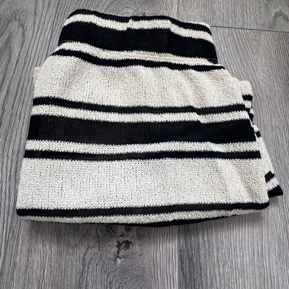 H&M Striped Knit Shorts in Black & Cream - Picture 3 of 3